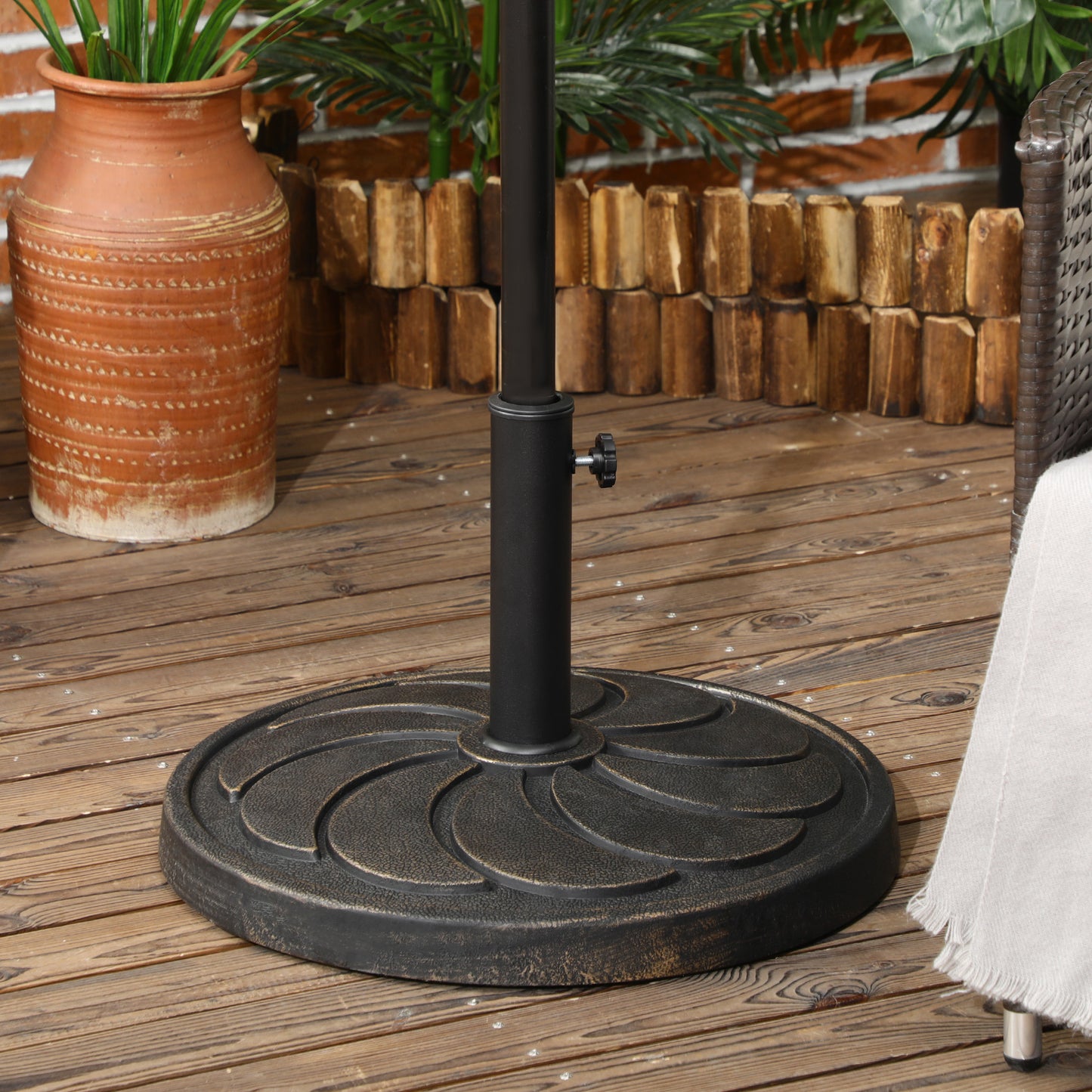Outsunny 18kg Resin Garden Parasol Base, Round Outdoor Market Umbrella Stand Weight for Poles of Φ38mm to Φ48mm, Bronze