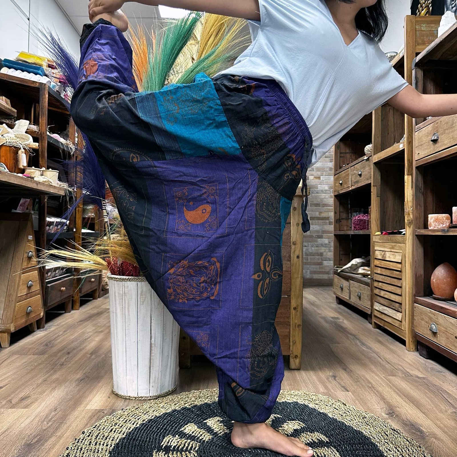 bG9jYWw6Ly9tZWRpYS85Ti9BRC82MFIzMEMxRzZXUjNBRDlOLzVmMzI1MzVhLmpwZWc.jpg Yoga and Festival Pants - Aladdin Himalayan Print on Purple - Image 1