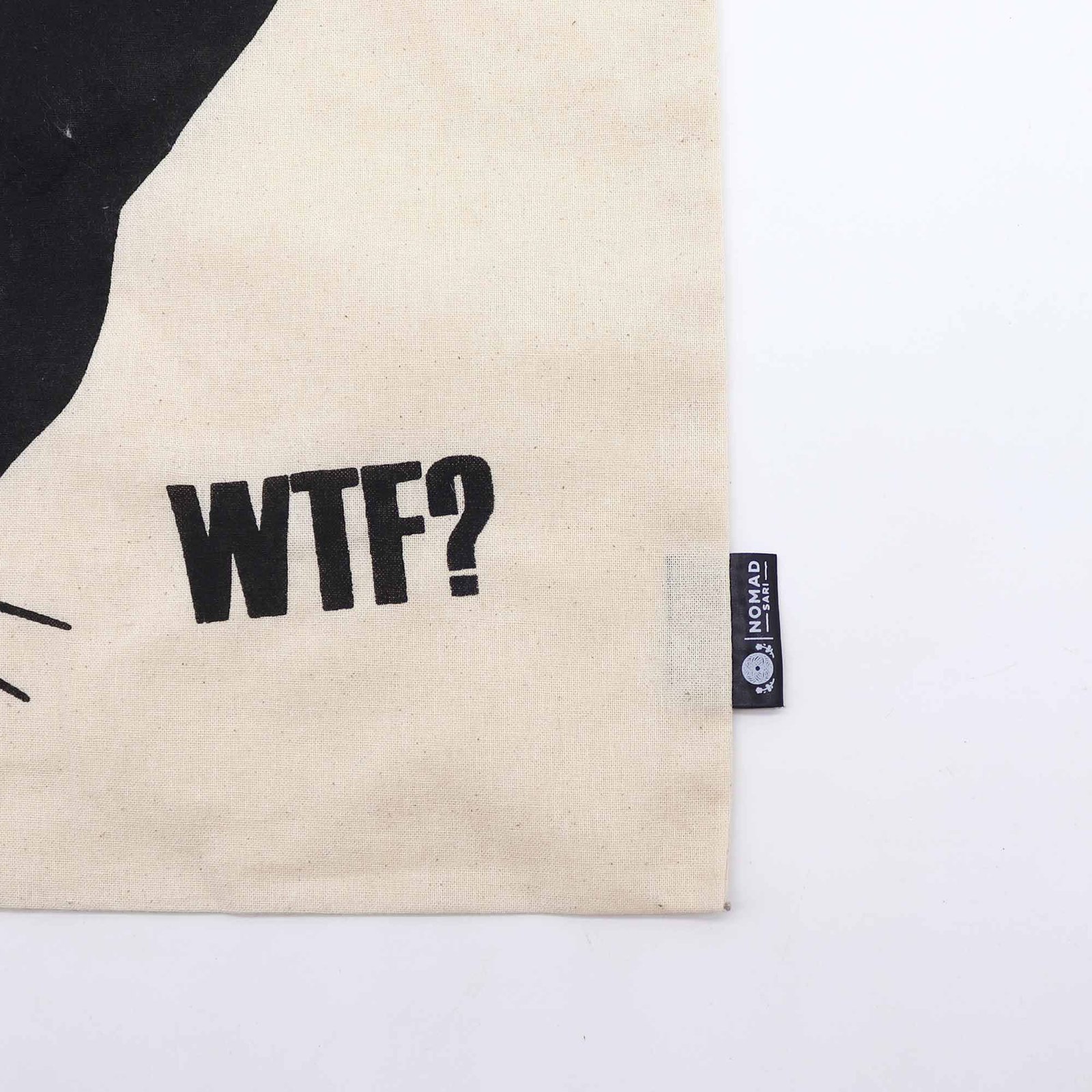 bG9jYWw6Ly9tZWRpYS9ISy9FQy82MFIzMEMxSDc0VzNFQ0hLL2NlNTBiMjUyLmpwZWc-7.jpg Iconic Basic Tote Bag - Black Cat - Natural 4oz - Image 1