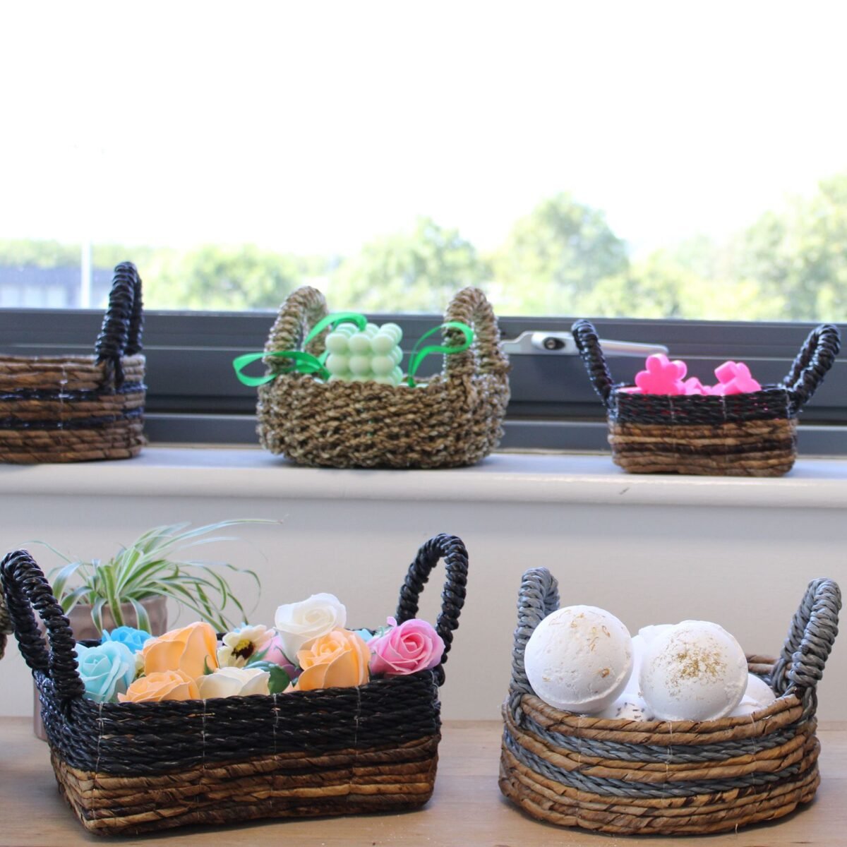 Banana Leaf & Hitam Raffia Basket- Set of 2 - Image 5
