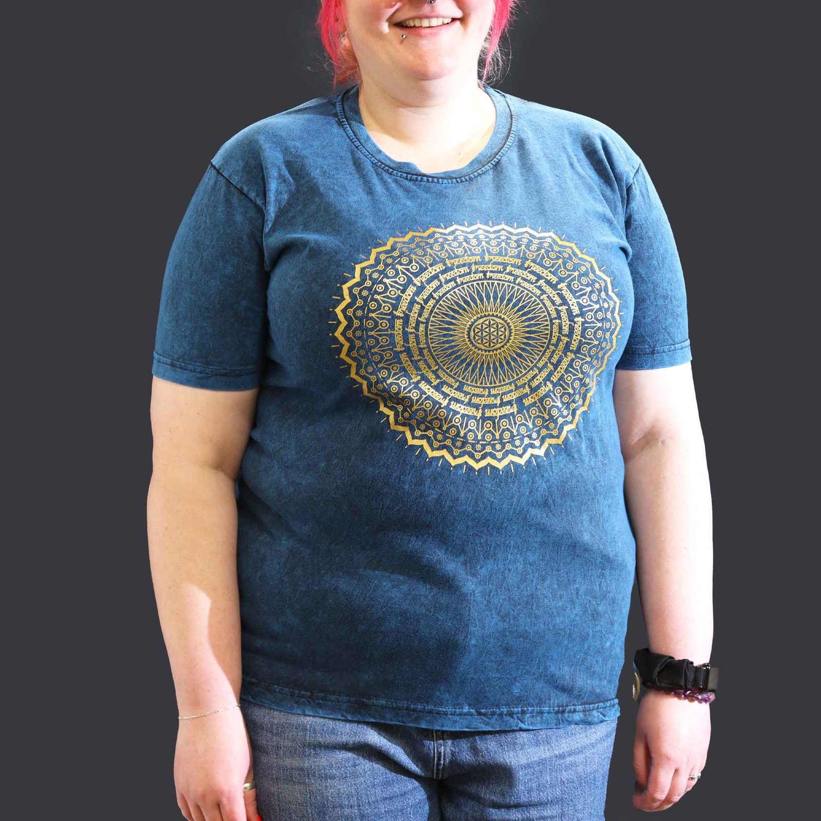 bG9jYWw6Ly9tZWRpYS9TUC9BQy82MFIzMEMxSDc0VjNBQ1NQLzAyMmZjOTAxLmpwZWc.jpg XLarge Stone Washed T-Shirt - Mandala - Blue - Image 1